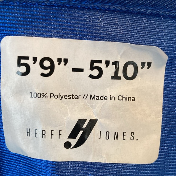 Graduation gown for height of 5 ft 9 inches to 5 ft 10 inches tall - Picture 3 of 5